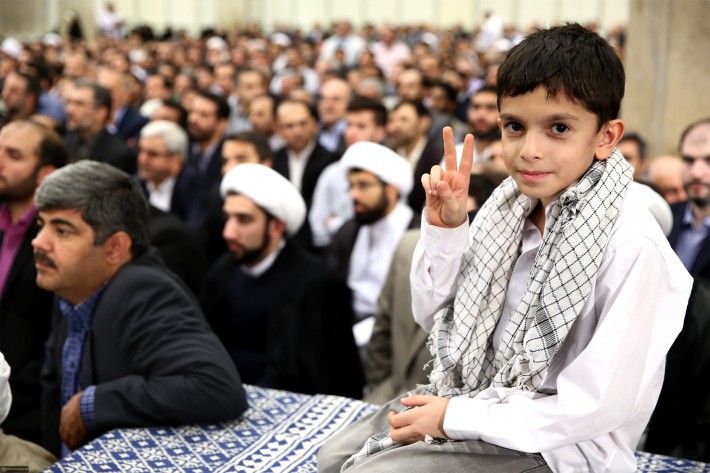 لقاء قائد الثورة الإسلامية الإمام الخامنئي مع مسؤولي الدولة و سفراء البلدان الإسلامية بمناسبة عيد الفطر السعيد