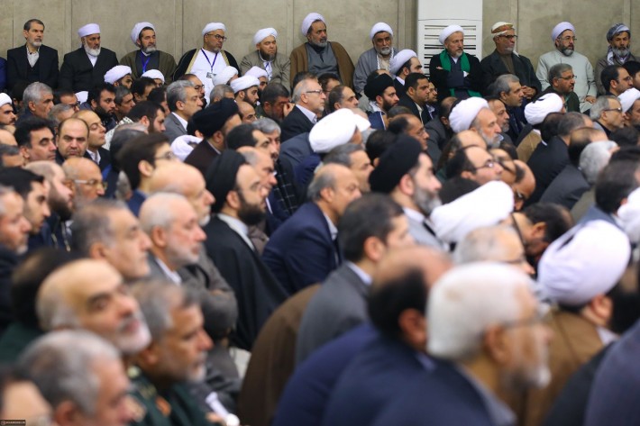 لقاء الإمام الخامنئي بمسؤولي النظام وضيوف مؤتمر الوحدة الإسلامية