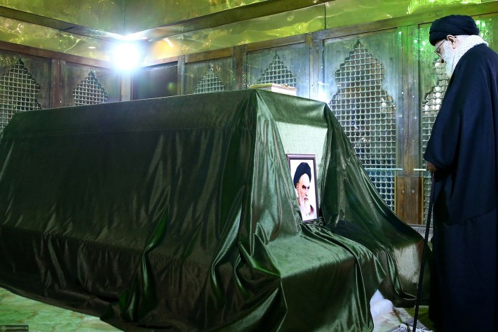 زيارة ضريح الإمام الخميني وقبور الشهداء