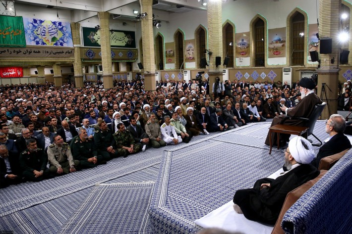لقاء الإمام الخامنئي بمسؤولي النظام وسفراء الدول الإسلامية/المبعث النبوي