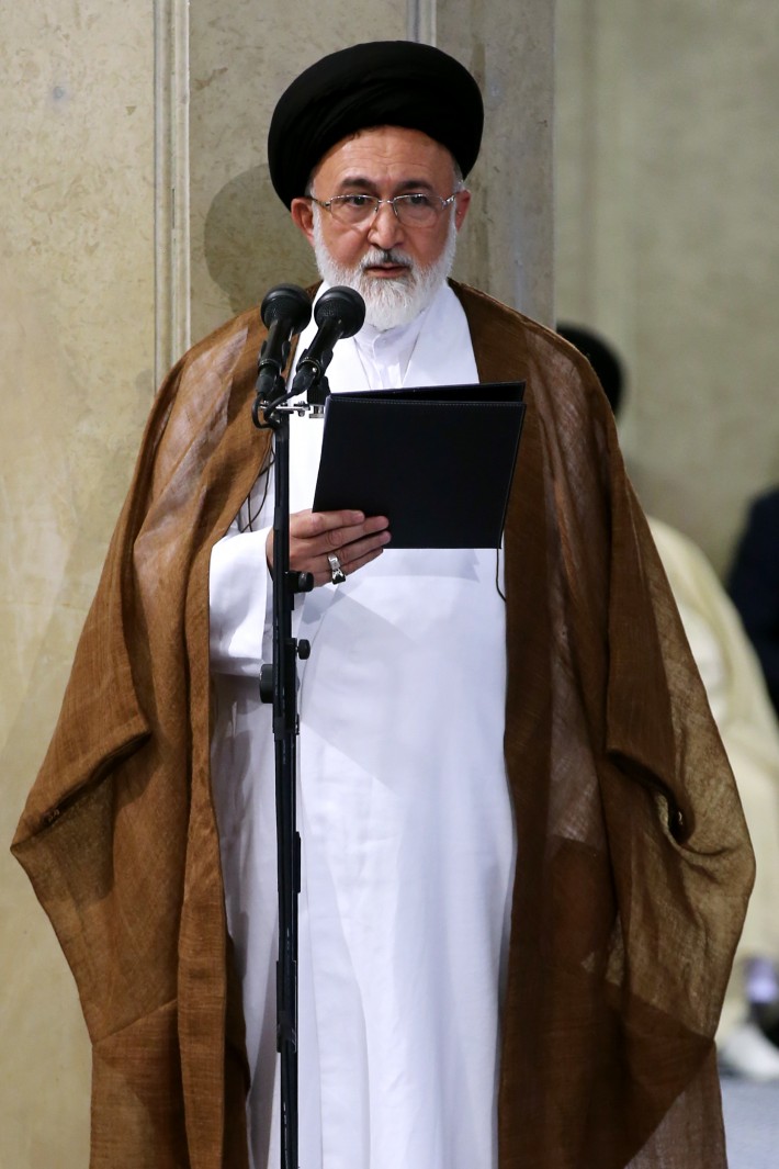 الإمام الخامنئي يلتقي القائمين على شؤون الحج في الجمهورية الإسلامية