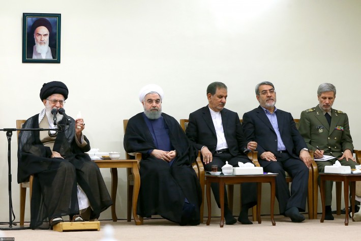 لقاء الإمام الخامنئي برئيس الجمهورية وأعضاء مجلس الوزراء بمناسبة أسبوع الحكومة