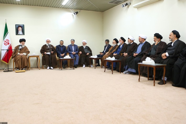 لقاء القائمين على أعمال مؤتمر تكريم آية الله السيد مصطفى الخميني بالإمام الخامنئي