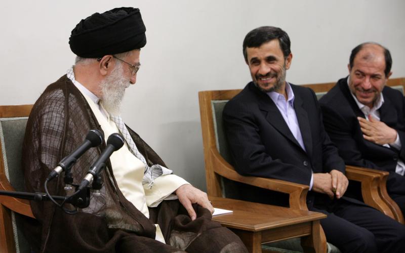  الإمام الخامنئي يصدر قراراً بتنصيب الدكتور أحمدي نجاد عضواً في مجمع تشخيص مصلحة النظام 