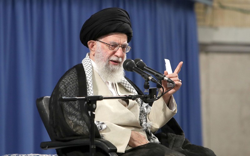 الأمريكيون مذعورون من أسباب قوة الشعب الإيراني ويحاولون إزالتها عبر خديعة التفاوض