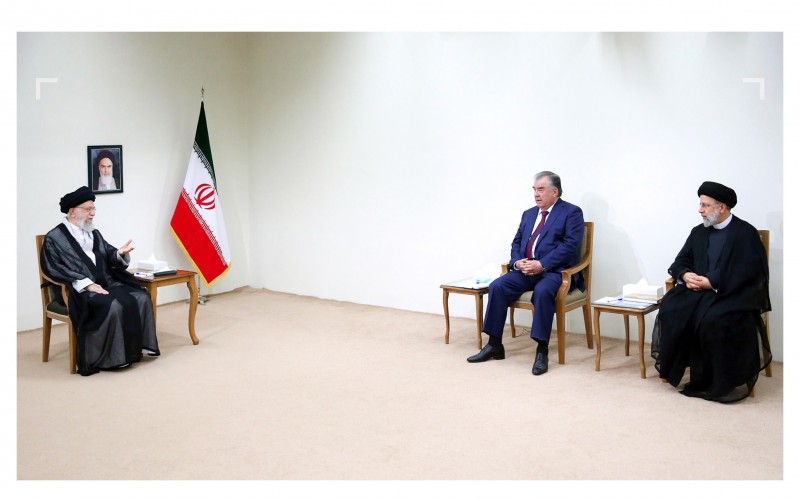 مقتطفات من كلام الإمام الخامنئي في لقاء مع رئيس جمهوريّة طاجيكستان