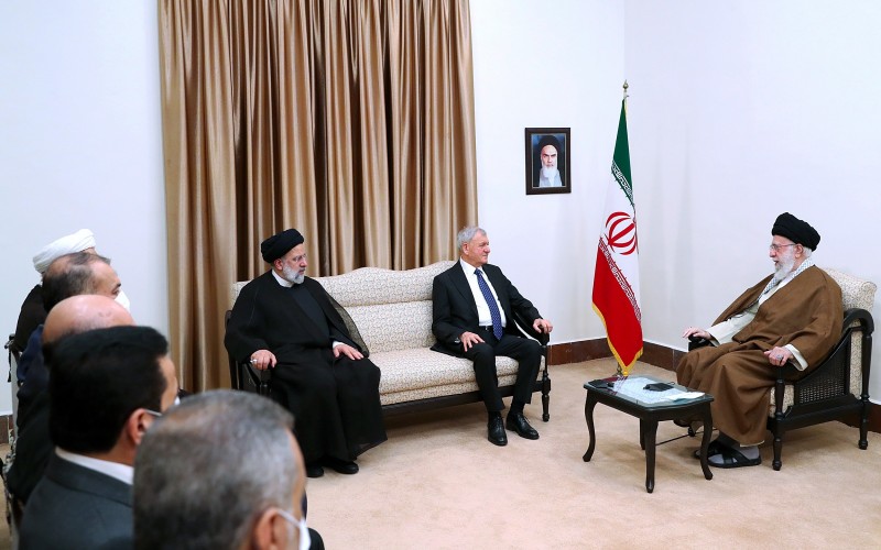 لتعزيز العلاقات بين إيران والعراق وتعميقها أعداء شرسون | حتى وجود أمريكي واحد في العراق كثير أيضاً