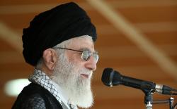 الإمام الخامنئي: العالم برمته يذعن اليوم لعظمة الجمهورية الإسلامية