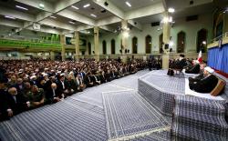 لقاء الإمام الخامنئي بمسؤولي النظام وضيوف مؤتمر الوحدة الإسلامية