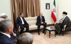 إيران وروسيا قادرتان من خلال تعاونهما على كبح خطر أمريكا على البشرية
