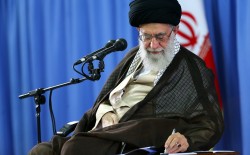 الإمام الخامنئي للرئيس روحاني: باشروا سريعاً بإعمار المناطق المنكوبة جرّاء السيول