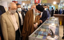 زيارة الإمام الخامنئي المعرض الدولي الرابع والثلاثين للكتاب في طهران